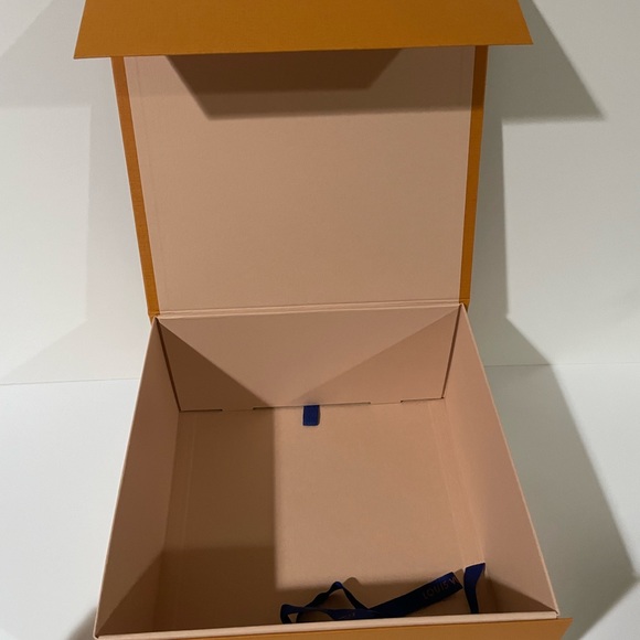 Empty Louis Vuitton Orange Magnetic Box - Picture 3 of 4